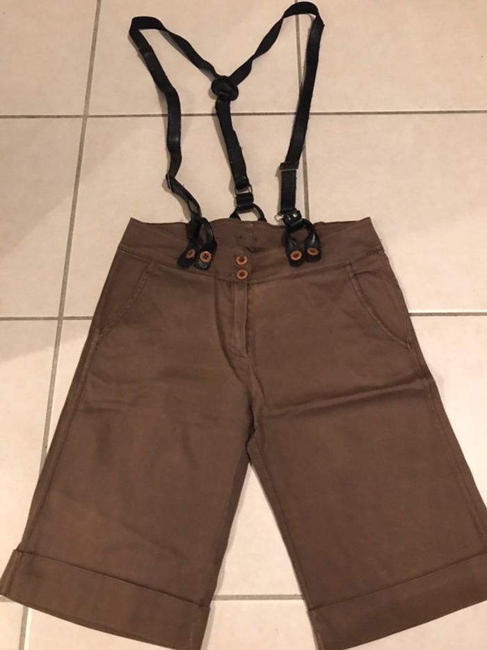 Short taupe