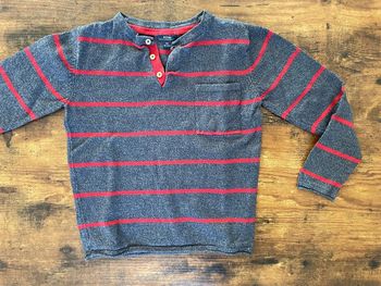 Sweat en laine file à rayures grises et rouges