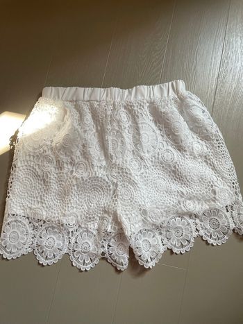 Short broderies dentelles