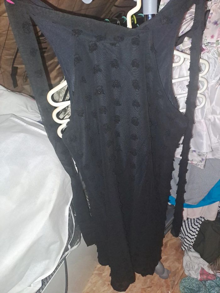 Robe noire à pompom - photo numéro 2