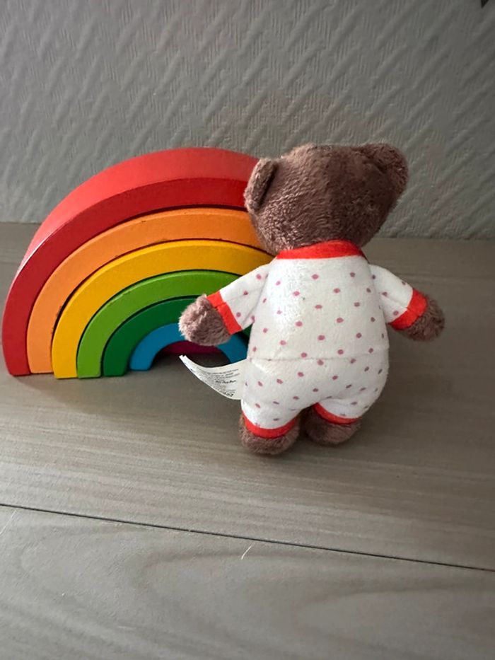 Mini peluche petit ours brun en pyjama - photo numéro 2