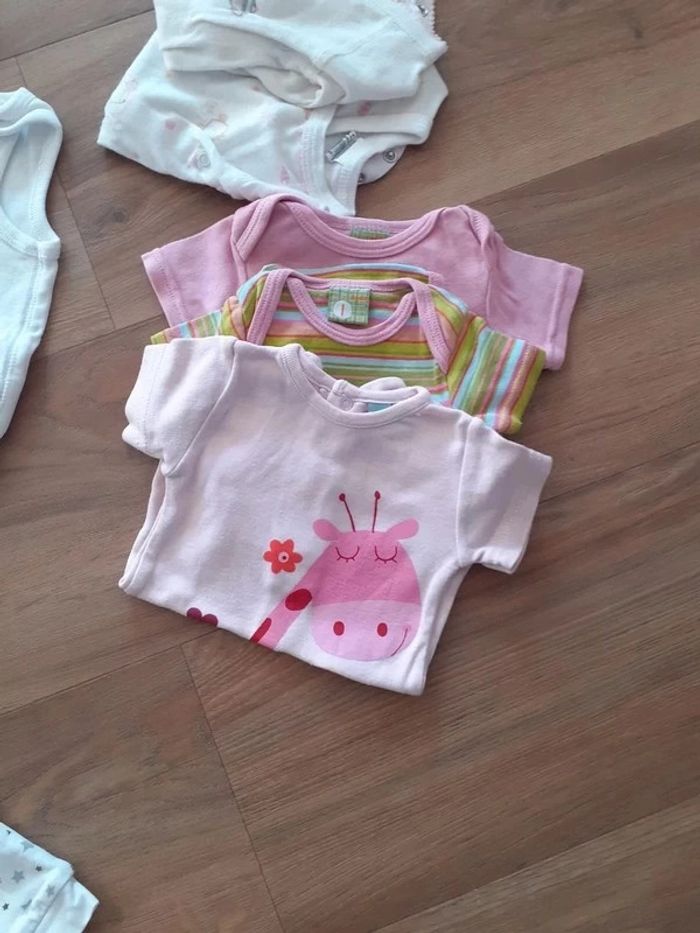 Lot 18 pièces naissance et 1 mois - photo numéro 3