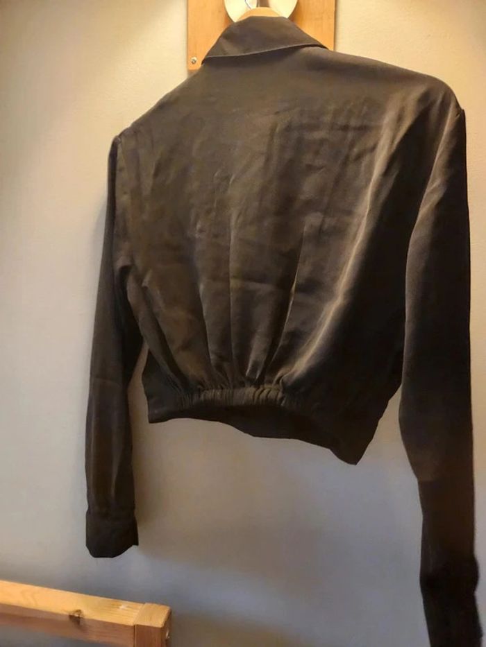 Blouse Pimkie noire col portefeuille détail chaîne - photo numéro 3