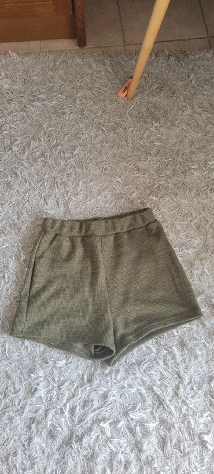 Short kaki