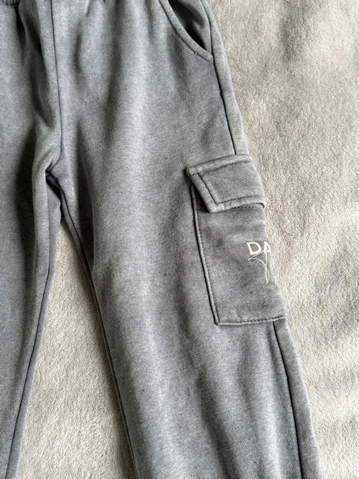 Jogging taille 5 ans - photo numéro 3
