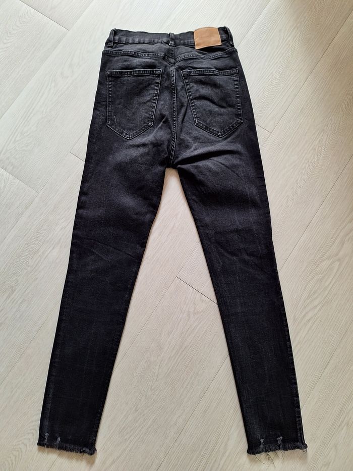 Jean noir avec trous Pull&Bear - photo numéro 2