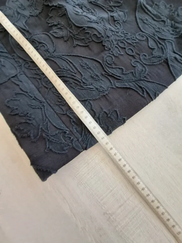 Robe Mango noire - broderie - taille S - élégante - doublure - épaulettes - photo numéro 4