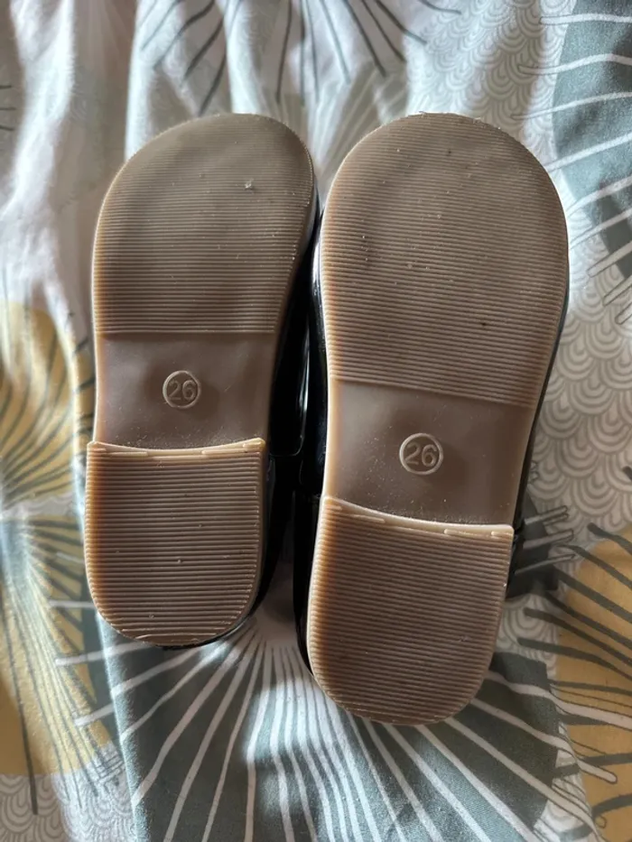 Chaussures noire fille - pointure 26 🖤 - photo numéro 2