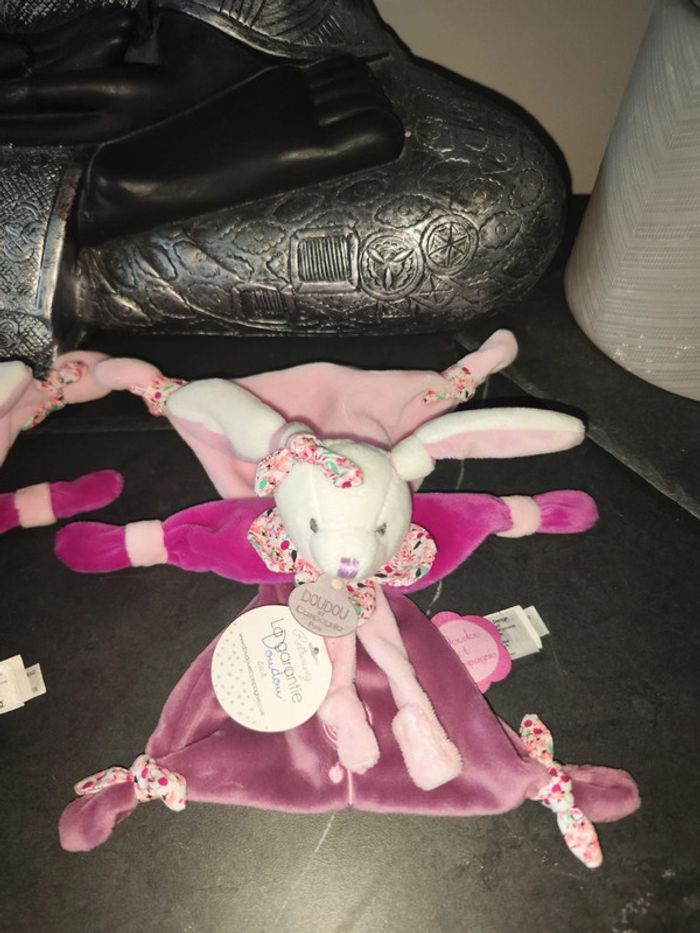 Lot de deux doudous attache tétine lapin cerise 🍒 - photo numéro 3