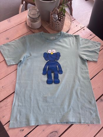 Tee shirt Uniqlo Kaws taille XS