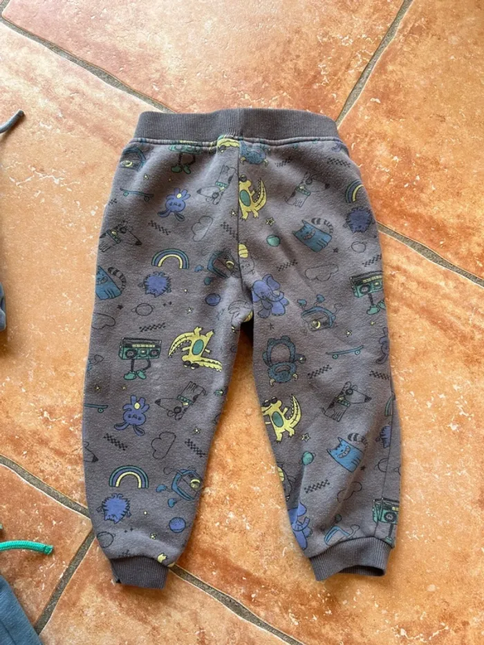 Lot 4 joggings Primark 2/3ans - photo numéro 4