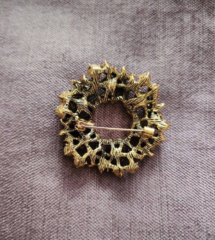 Broche dorée - photo numéro 2