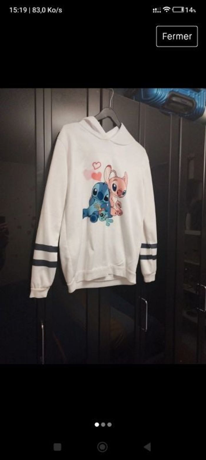 Sweat à capuche, bon état , manque le cordon capuche.