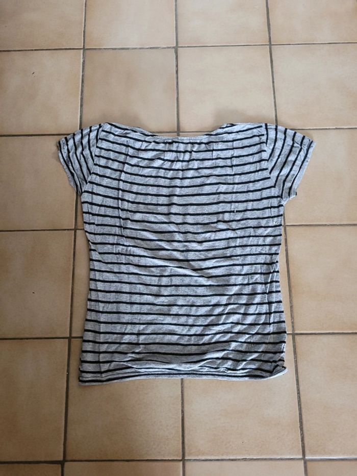 Tee-shirt gris 14 ans sans marque bon etat - photo numéro 2