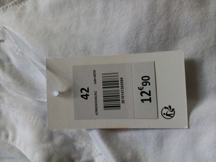 short blanc neuf - photo numéro 3