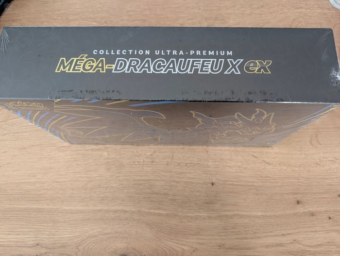 Coffret Pokémon Ultra Premium Dracaufeu – Neuf sous blister - photo numéro 3