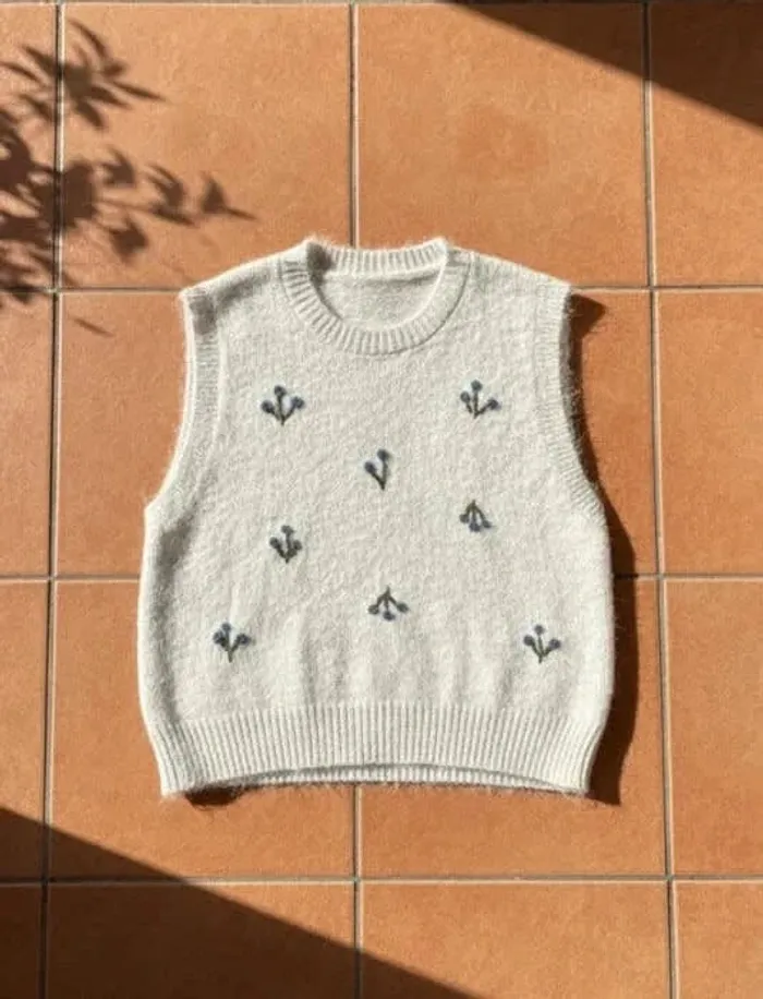 Gilet sans manches brodé, Liora, taille S, style doux cosy tricot