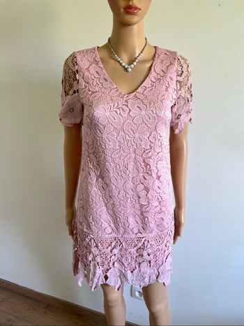 Robe rose en dentelle Mela London taille européenne 36 jamais portée
