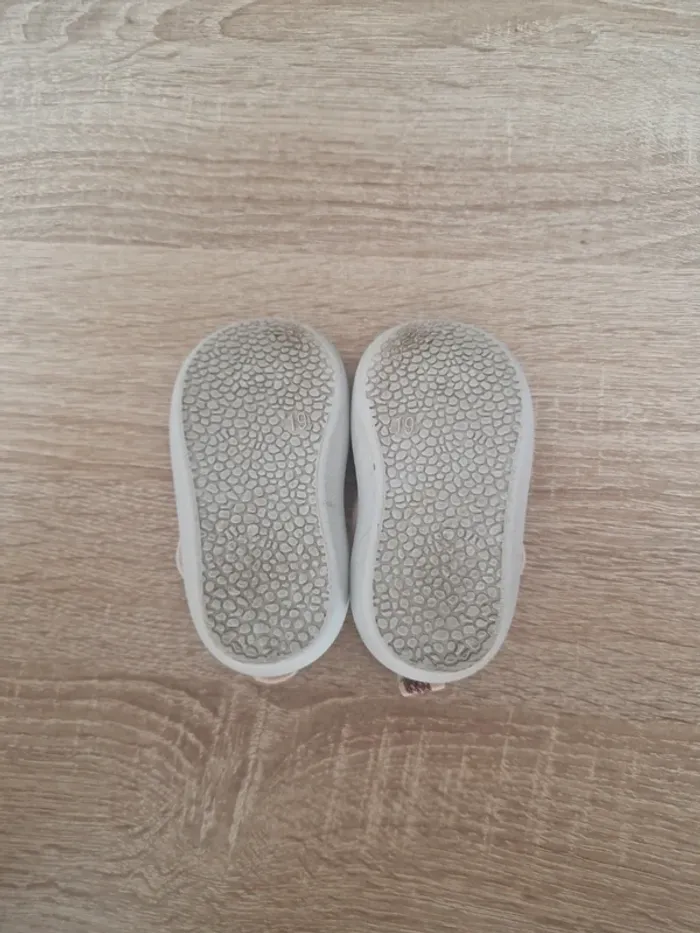Chaussures taille 19 - photo numéro 4