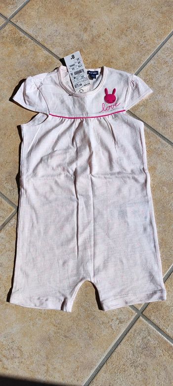 Combinaison neuve en 24 mois fille