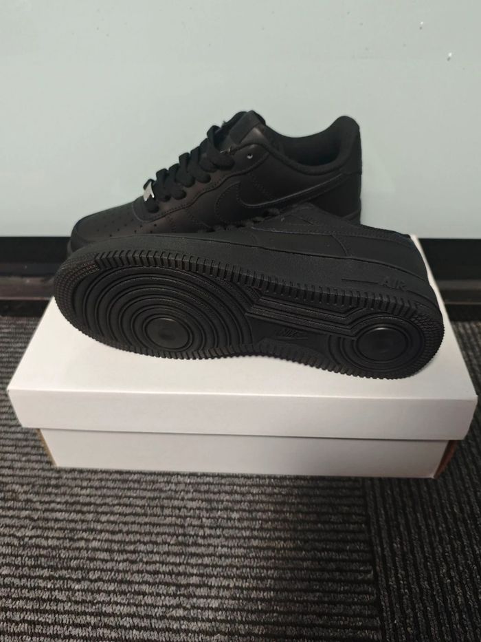 Nike Air Force 1 Low '07 Noir  Taille 41 - photo numéro 6