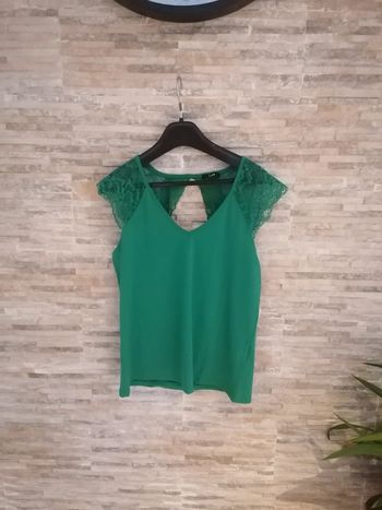 Haut vert dentelle fluide taille S comme neuf