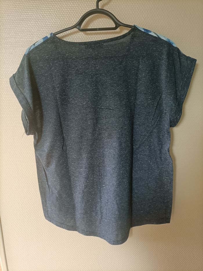 Tshirt bleu fleuri fleur bande transparente - photo numéro 2