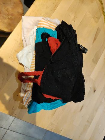 Lot hauts manches courtes taille XS/S