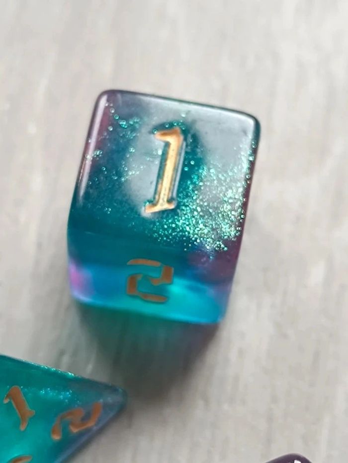 Lot de 7 dés turquoise irisé originaux pour activités - photo numéro 7