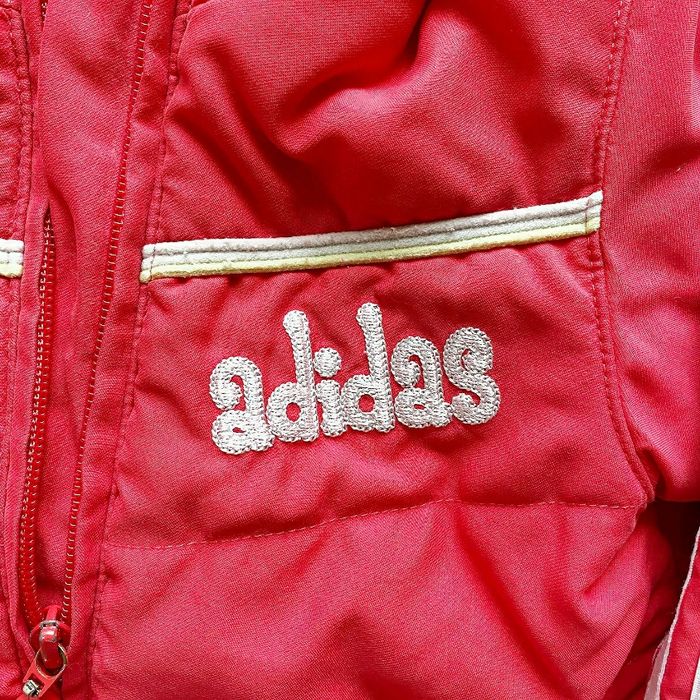 Adidas Blouson Puffer Jacket Rose Pink Exclusive Collection logo brodé en très bon état (Taille 12 Mois Fille) - photo numéro 2
