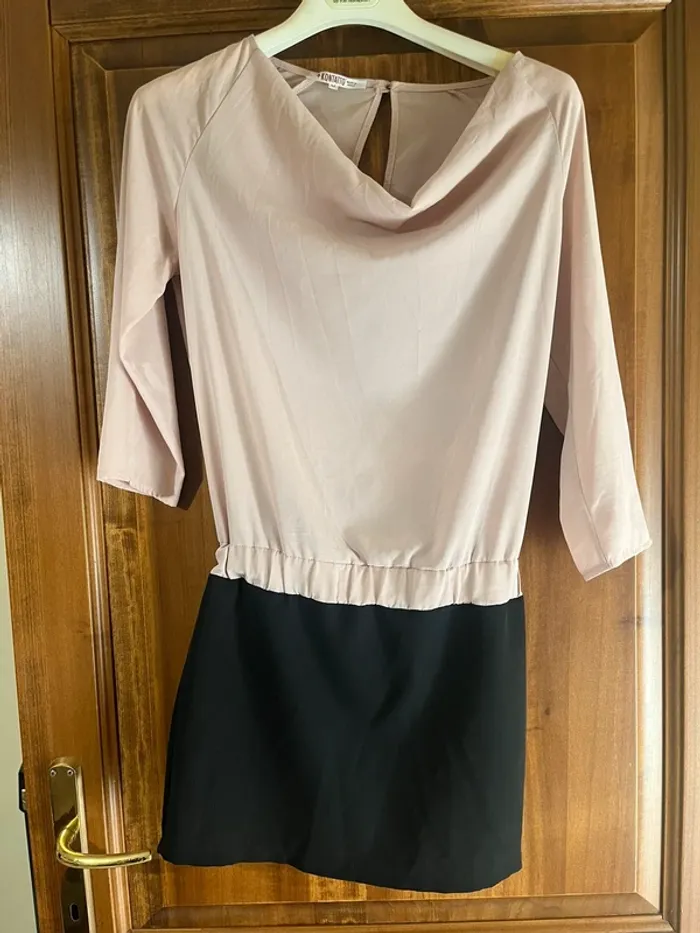 Robe élégante Kontatto noire et rose antique