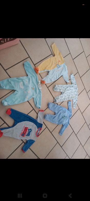 Lot pyjamas bébé