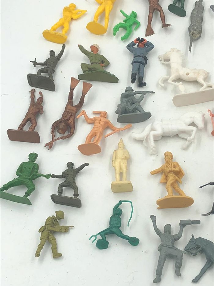 Lot de 39 figurines Soldats Plastiques divers - photo numéro 7