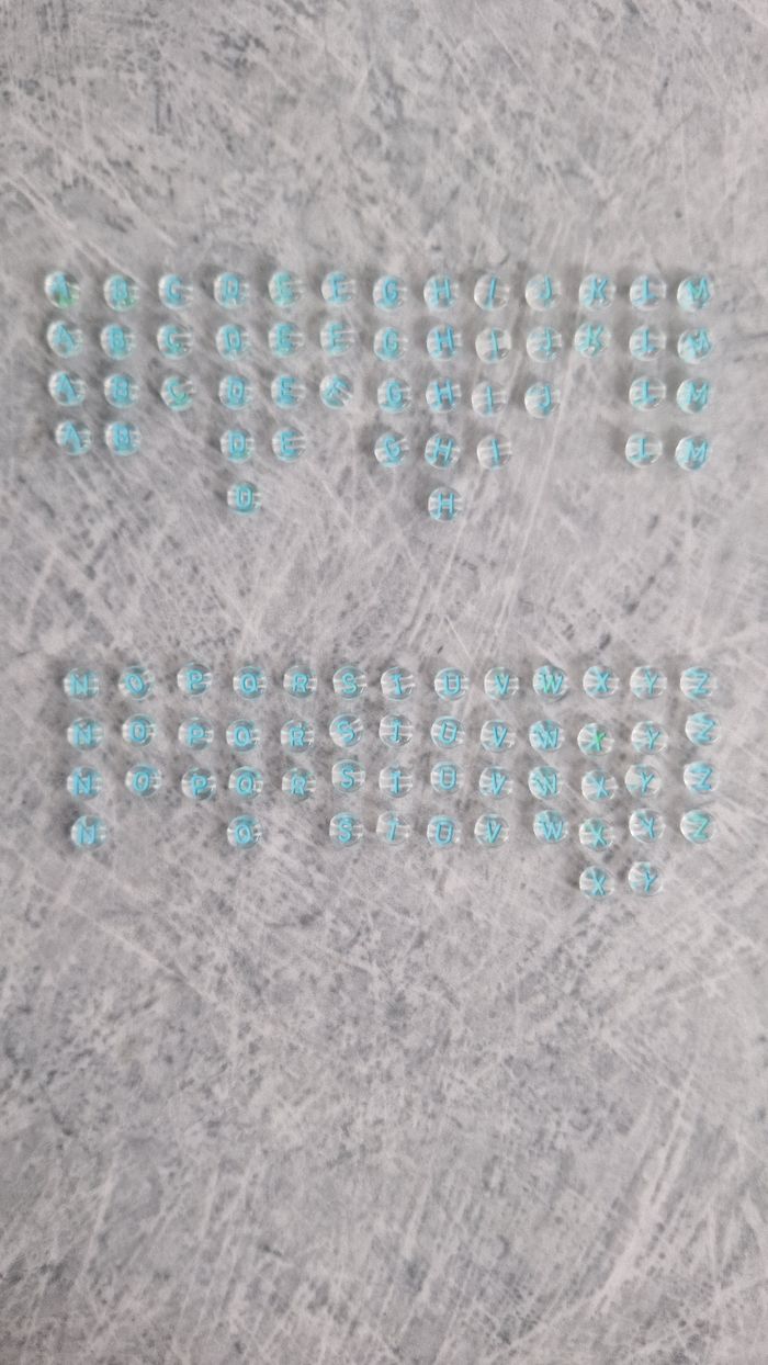 Perles transparentes lettres turquoise - photo numéro 2