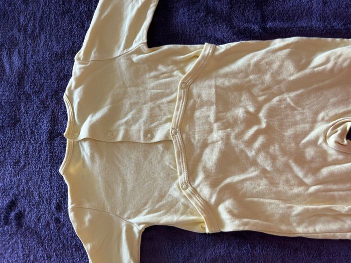 Lot de 4 pyjamas bébé taille 6 et 9 mois diverses marques - photo numéro 4