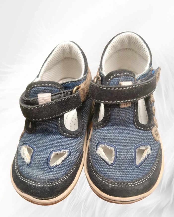 Chaussures se bébé p. 18 jeans
