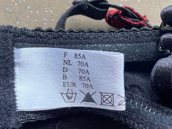 Soutien gorge noir/rouge 85A - photo numéro 2