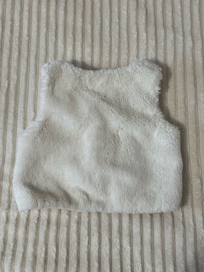 Gilet sans manche tout doux effet en fourrure- fille - kiabi- 6 mois - Excellent état - photo numéro 2