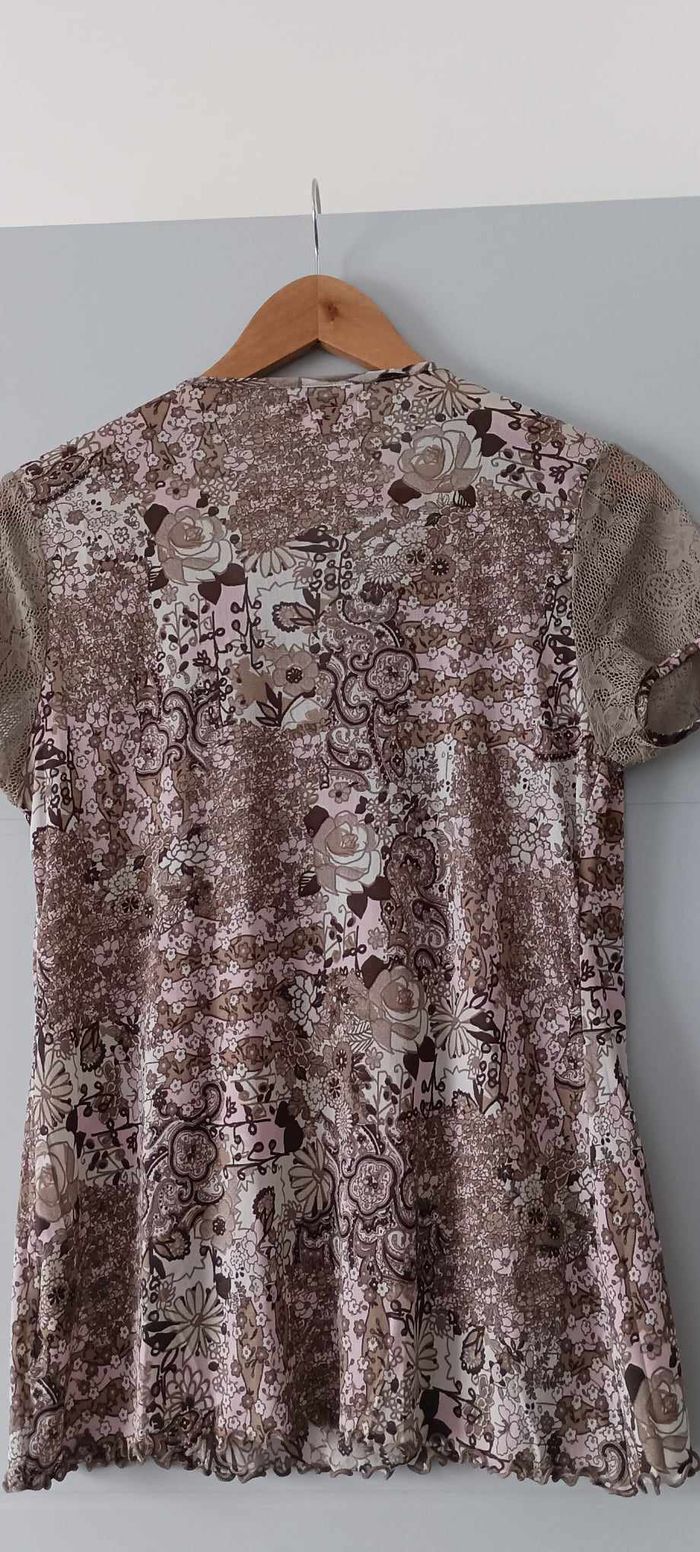 T-shirt fleuri rose/beige manches courtes avec dentelles col V marque Armand Thiery Taille 4 - photo numéro 2