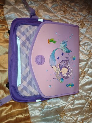 Cartable maternelle avec une trousse