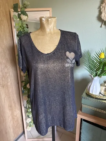 Joli tee shirt scintillant devant avec amour doré femme