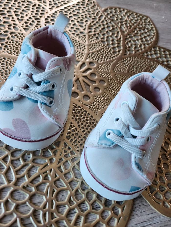 Petites baskets bébé - photo numéro 2