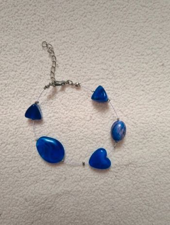Jolie bracelet avec pierre bleu