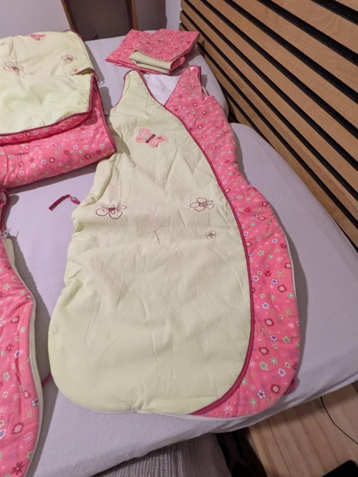 Lot gigoteuses et linge de lit bébé - photo numéro 3