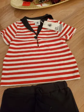 Ensemble marinière Petit Bateau tout neuf 12 mois