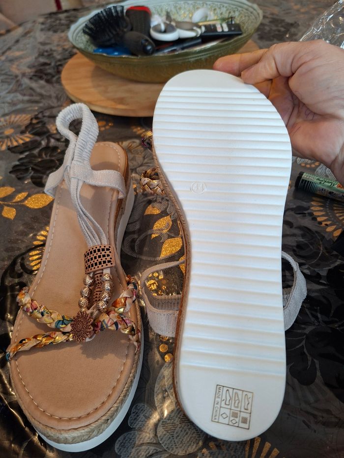 Sandale femme neuve taille 44 tallon 5 ,5 cm prix 10 euro - photo numéro 4