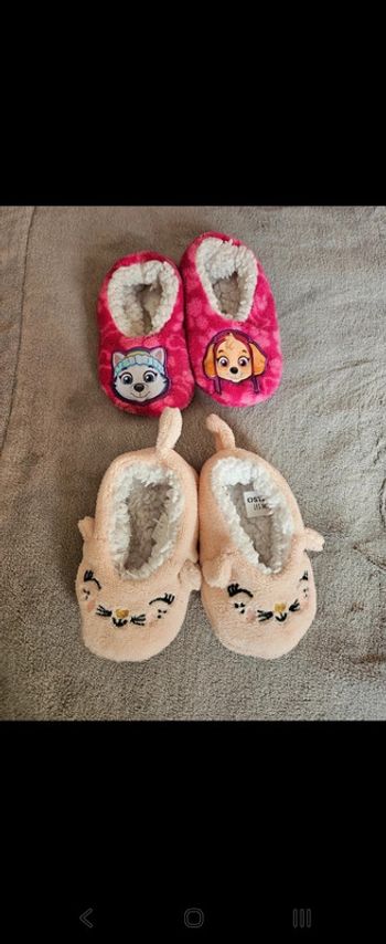Lot 2 paires de chaussons fillette