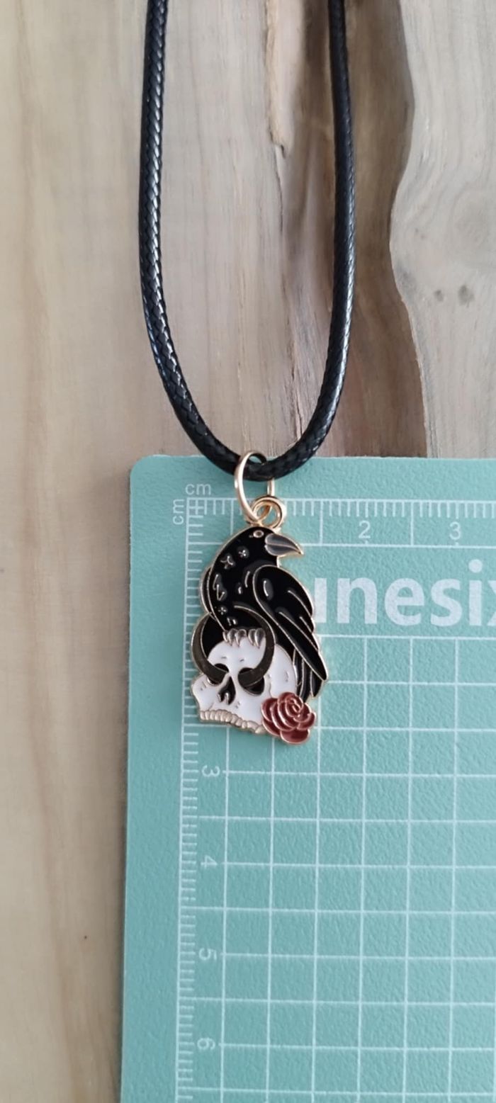 Bijoux Halloween | Collier avec pendentif corbeau 💀 neuf - photo numéro 3
