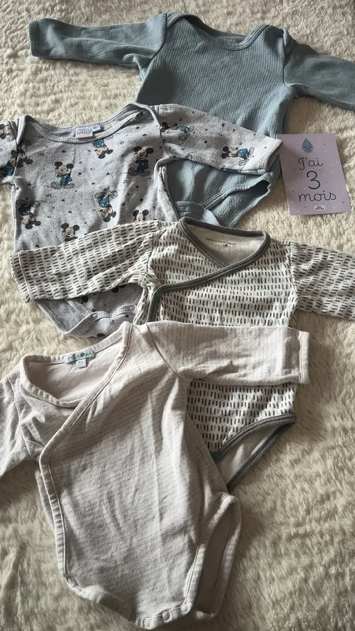 Bodies manches longues 3 mois