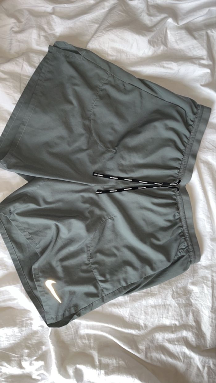 Short  Nike running - photo numéro 3